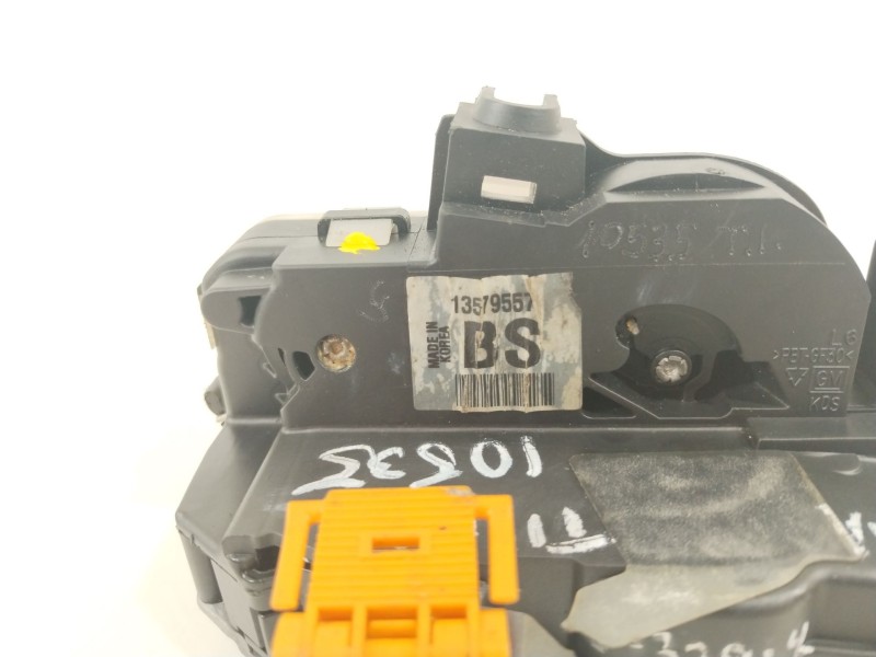 Recambio de cerradura puerta trasera izquierda para opel insignia berlina 2.0 cdti referencia OEM IAM 13579557  