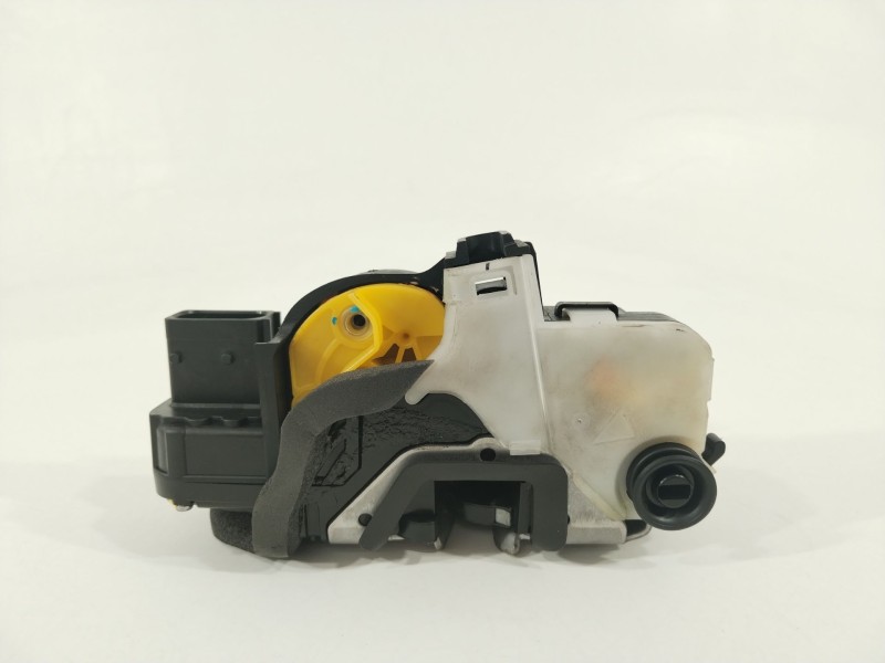 Recambio de cerradura puerta trasera izquierda para opel insignia berlina 2.0 cdti referencia OEM IAM 13579557  