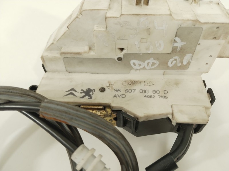 Recambio de cerradura puerta delantera derecha para peugeot 1007 dolce referencia OEM IAM 9660701080D  