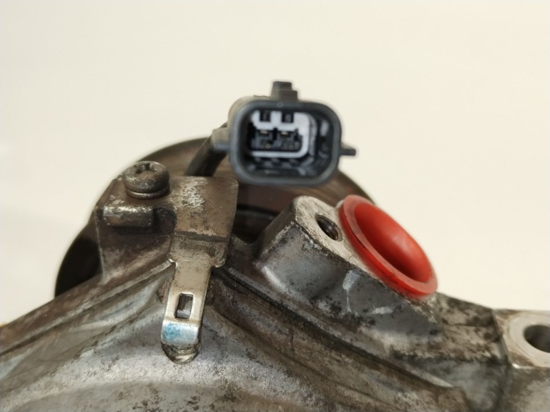 Recambio de compresor aire acondicionado para dacia lodgy comfort referencia OEM IAM 926008942R  