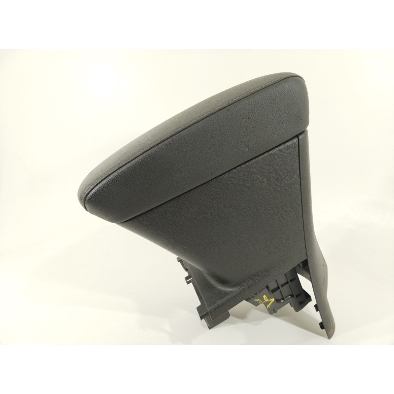 Recambio de apoyabrazos central para opel corsa f (p2jo) 1.5 (68) referencia OEM IAM 39046848  