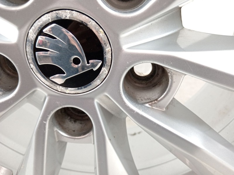 Recambio de llanta para skoda octavia iii combi (5e5, 5e6) 1.6 tdi referencia OEM IAM 5E0601025B  