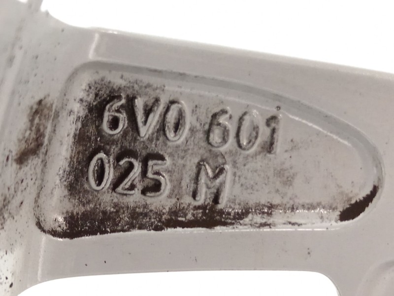 Recambio de llanta para skoda fabia combi active referencia OEM IAM 6V0601025  