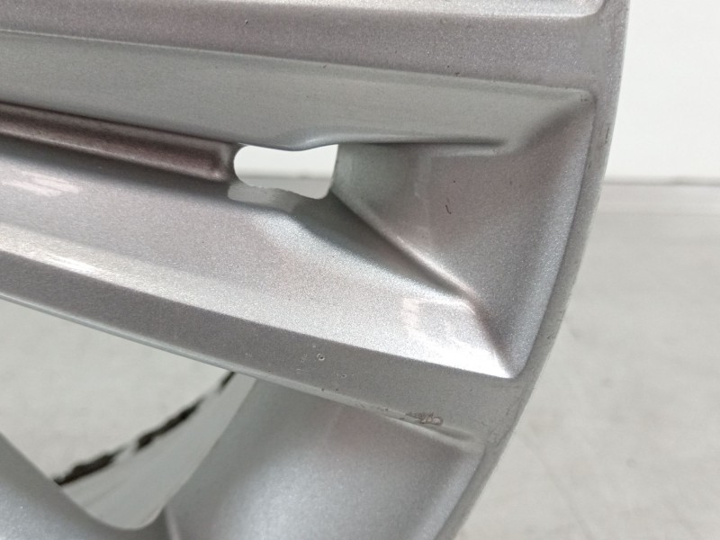 Recambio de llanta para peugeot 208 style referencia OEM IAM 9677378177  