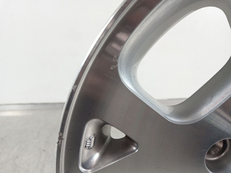 Recambio de llanta para jeep gr.cherokee (wj/wg) 3.1 td laredo referencia OEM IAM 5GT99   Recambio de llanta para jeep gr.cherokee (wj/wg) 3.1 td laredo referencia OEM IAM 5GT99