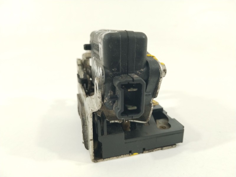 Recambio de cerradura puerta trasera izquierda para dacia duster ambiance 4x2 referencia OEM IAM 825030283R  