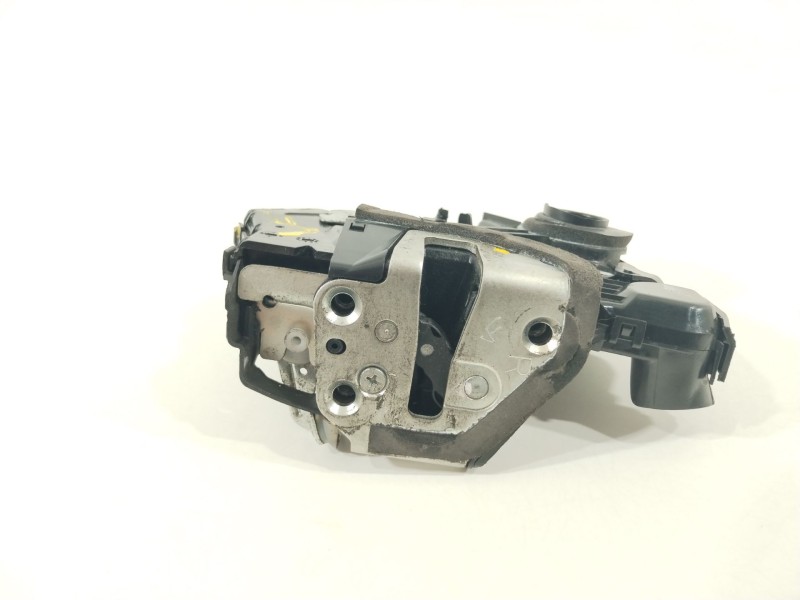 Recambio de cerradura puerta delantera derecha para toyota verso active referencia OEM IAM 6903002230  