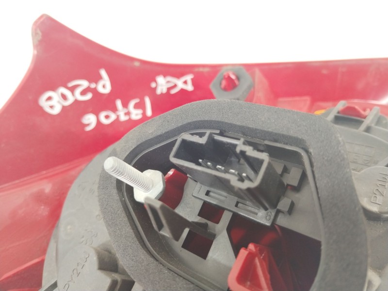 Recambio de piloto trasero derecho para peugeot 208 i (ca_, cc_) 1.2 vti 82 referencia OEM IAM 9672628380  
