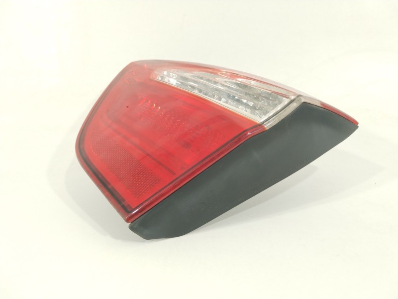 Recambio de piloto trasero derecho en porton para kia rio basic referencia OEM IAM 924041W2  924041W200