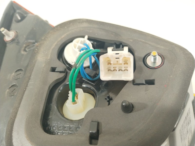 Recambio de piloto trasero derecho en porton para kia rio basic referencia OEM IAM 924041W2  924041W200