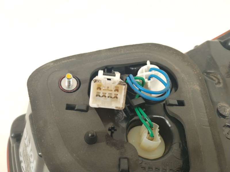 Recambio de piloto trasero izquierdo en porton para kia rio basic referencia OEM IAM 924031W2  