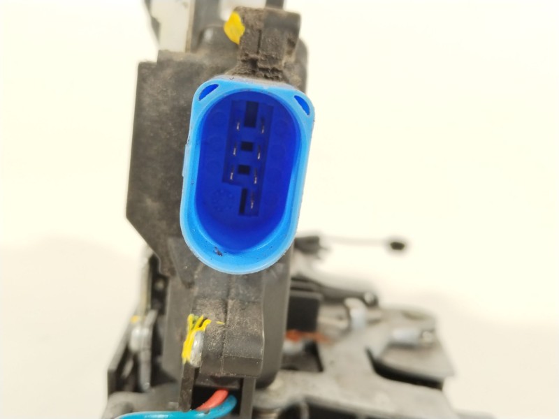 Recambio de cerradura puerta trasera izquierda para volkswagen jetta (1k2) advance referencia OEM IAM 7L0839015D  