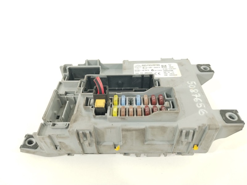 Recambio de caja reles / fusibles para fiat nuova 500 (150) star referencia OEM IAM 519318190  