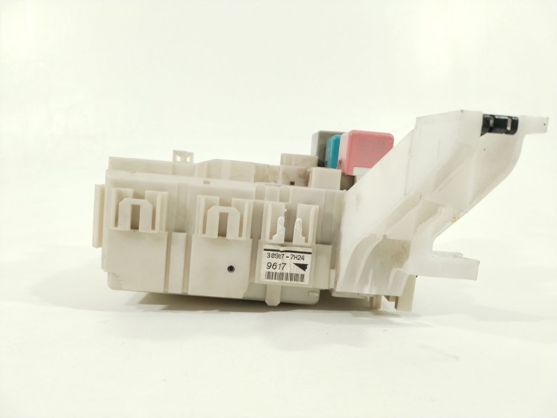 Recambio de caja reles / fusibles para toyota auris (_e15_) 1.4 (zze150_) referencia OEM IAM 8273002150A  02117J19