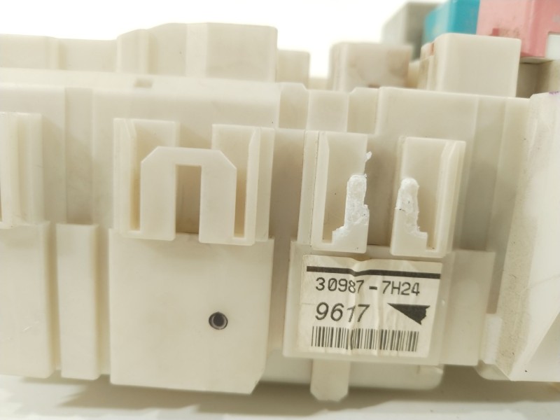 Recambio de caja reles / fusibles para toyota auris (_e15_) 1.4 (zze150_) referencia OEM IAM 8273002150A  02117J19