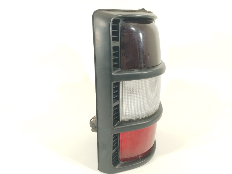 Recambio de piloto trasero izquierdo para mitsubishi montero (v20/v40) 2800 td aniversario (4-ptas.) referencia OEM IAM MB831089
