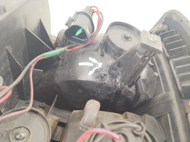 Recambio de piloto trasero izquierdo para mitsubishi montero (v20/v40) 2800 td aniversario (4-ptas.) referencia OEM IAM MB831089