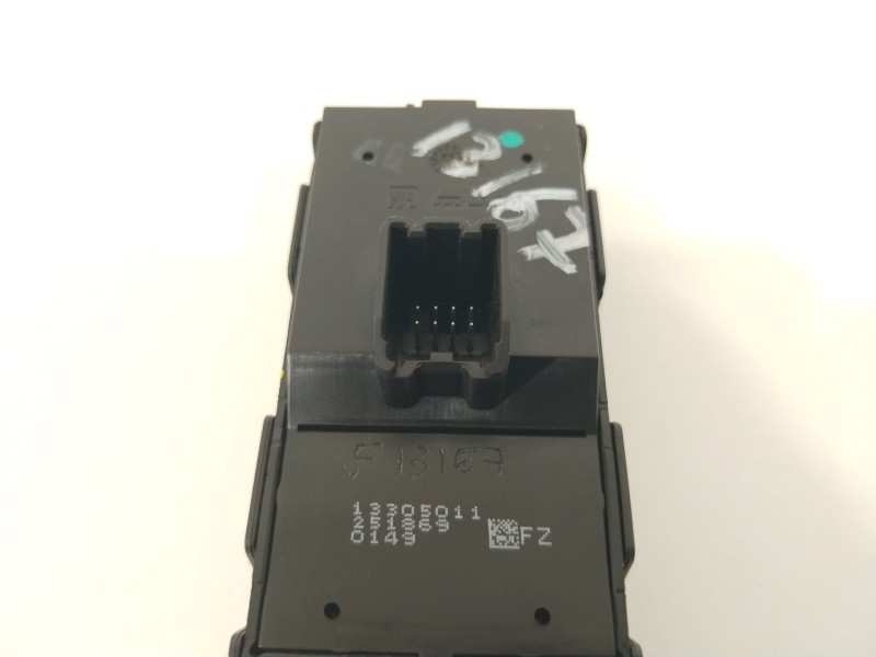 Recambio de mando elevalunas delantero izquierdo para opel insignia berlina cosmo referencia OEM IAM 13305011  