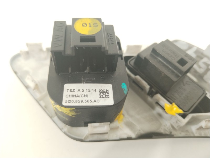 Recambio de mando retrovisor para volkswagen golf vii lim. advance bluemotion referencia OEM IAM 5G0959565AC  