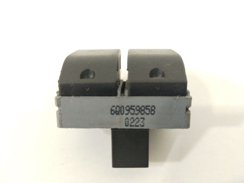 Recambio de mando elevalunas delantero izquierdo para seat ibiza iii (6l1) 1.4 tdi referencia OEM IAM 6Q0959858   Recambio de mando elevalunas delantero izquierdo para seat ibiza iii (6l1) 1.4 tdi referencia OEM IAM 6Q0959858