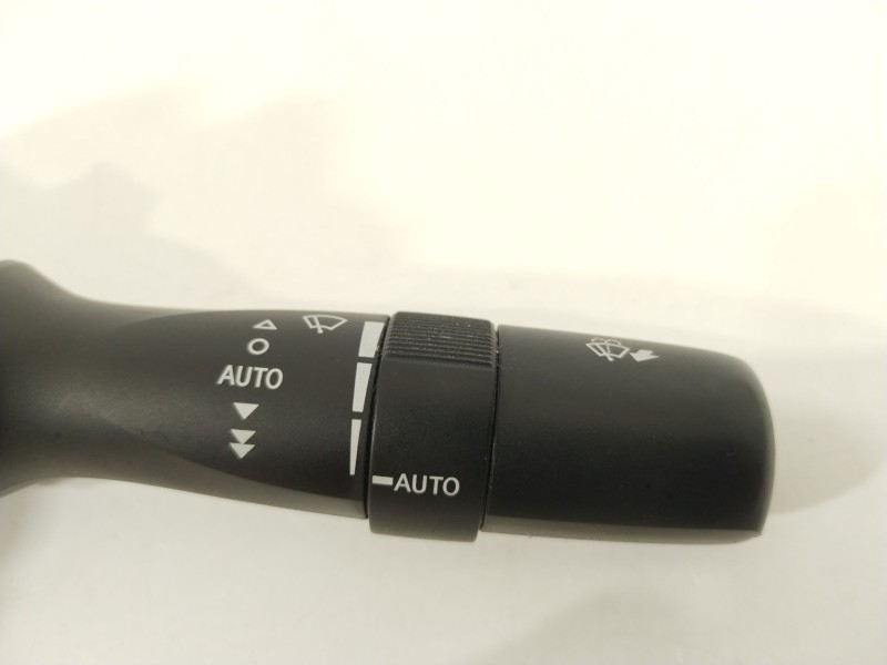 Recambio de mando limpia para toyota avensis (t27) active referencia OEM IAM 0518017F420  8465205180