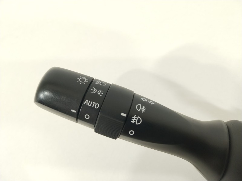 Recambio de mando luces para toyota avensis (t27) active referencia OEM IAM 0519017F373  