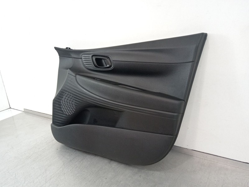 Recambio de guarnecido puerta delantera derecha para hyundai i20 iii (bc3, bi3) 1.2 referencia OEM IAM 82320Q0000  