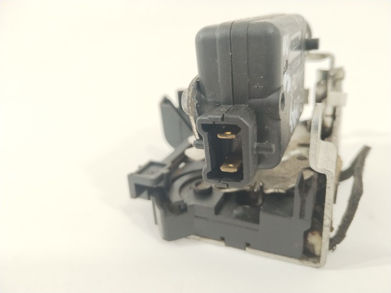 Recambio de cerradura puerta delantera derecha para dacia sandero ambiance referencia OEM IAM 8200735224  