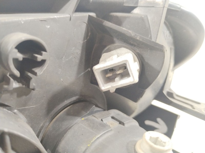 Recambio de faro derecho para peugeot 206 hatchback (2a/c) 2.0 hdi 90 referencia OEM IAM 89002772  087276