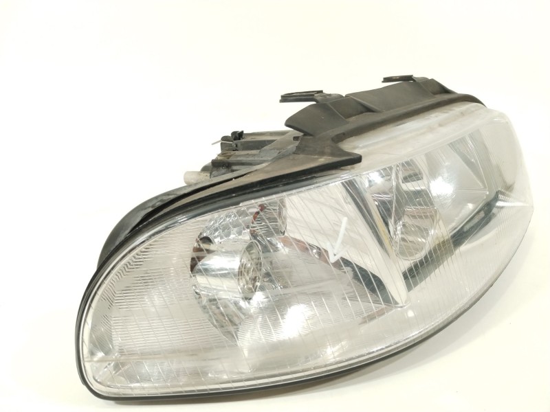 Recambio de faro derecho para audi a4 b5 (8d2) 1.9 tdi quattro referencia OEM IAM 8D0941004AK  89300381