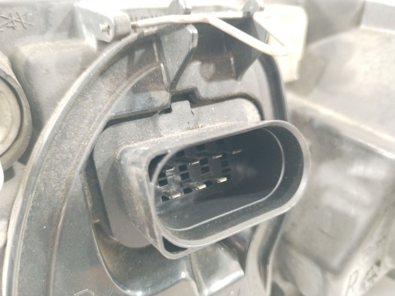 Recambio de faro derecho para audi a4 b5 (8d2) 1.9 tdi quattro referencia OEM IAM 8D0941004AK  89300381