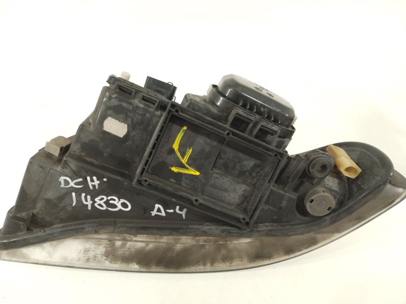 Recambio de faro derecho para audi a4 b5 (8d2) 1.9 tdi quattro referencia OEM IAM 8D0941004AK  89300381