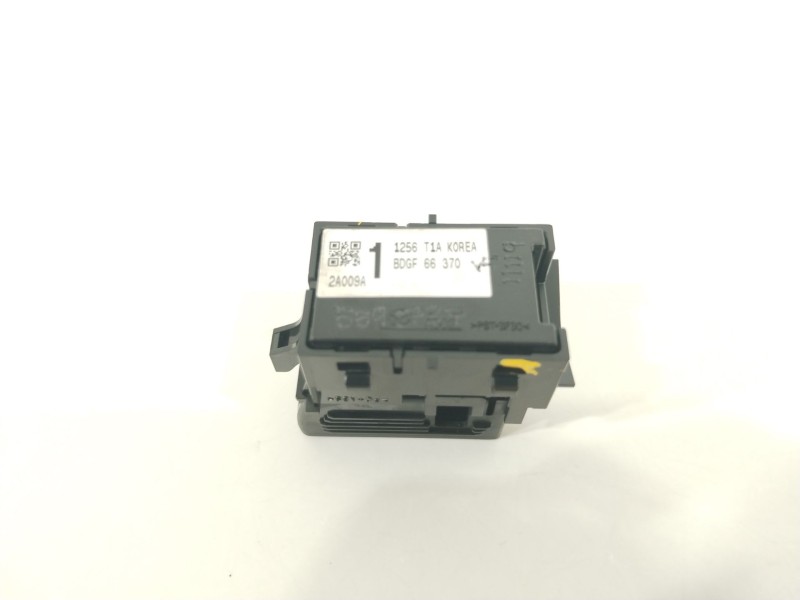 Recambio de mando elevalunas delantero derecho para mazda cx-30 zenith referencia OEM IAM BDGF66370  