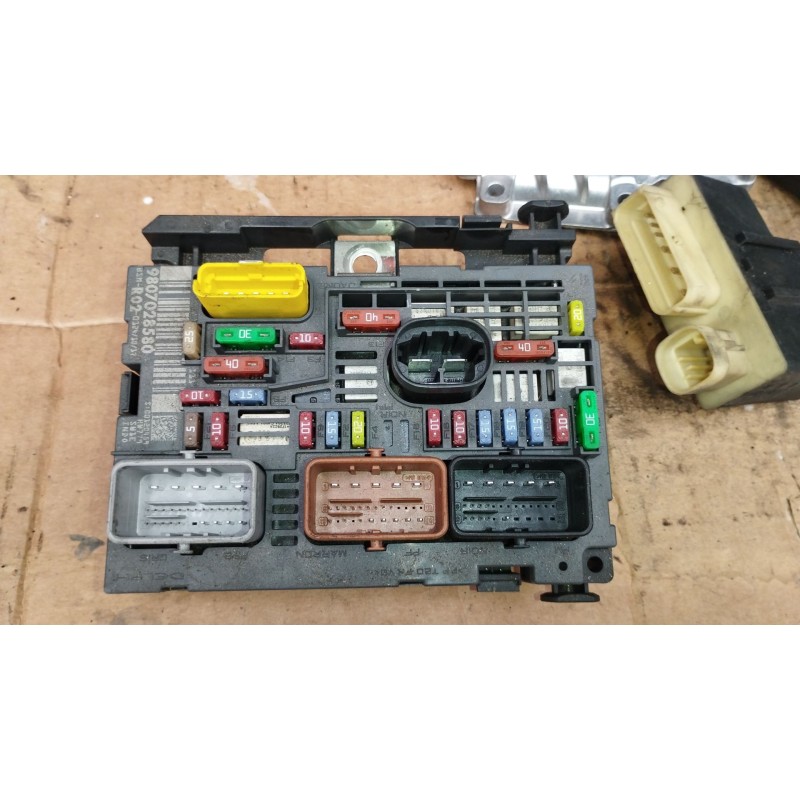 Recambio de caja reles / fusibles para citroën c5 iii (rd_) 2.0 hdi 140 referencia OEM IAM 9807028580  