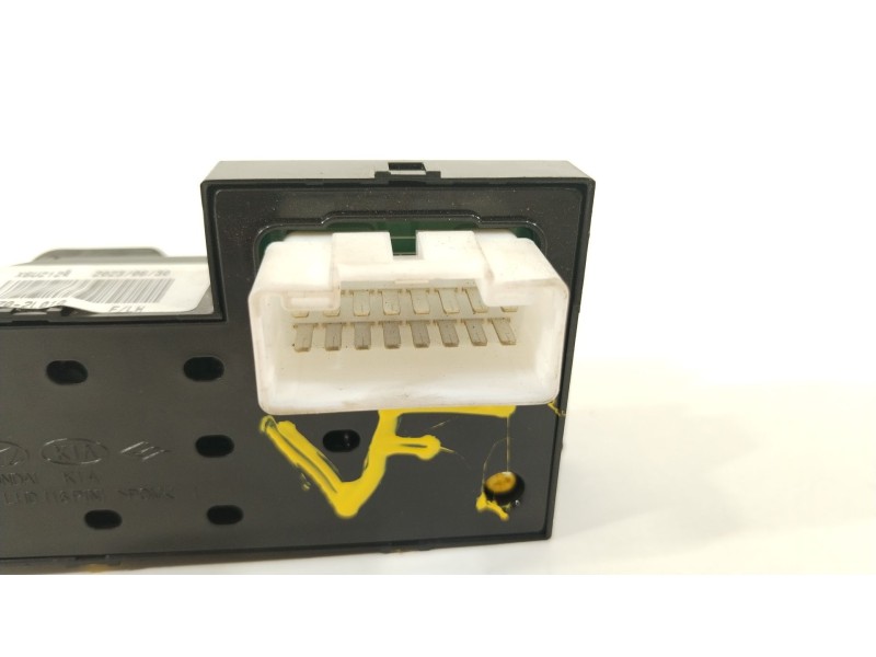 Recambio de mando elevalunas delantero izquierdo para hyundai i30 classic referencia OEM IAM 935702L010  