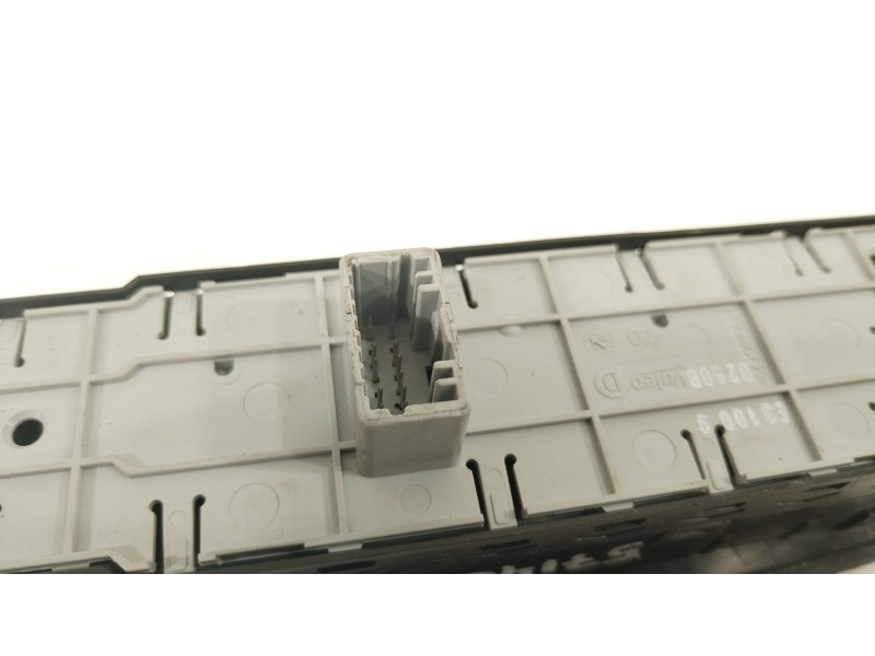 Recambio de mando elevalunas delantero izquierdo para renault megane iii coupe bose edition referencia OEM IAM 254000002R  