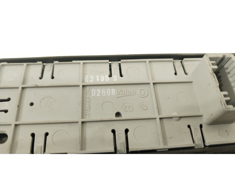 Recambio de mando elevalunas delantero izquierdo para renault megane iii coupe bose edition referencia OEM IAM 254000002R  