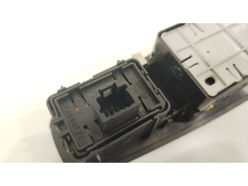 Recambio de mando elevalunas delantero izquierdo para renault megane iii coupe bose edition referencia OEM IAM 254000002R  