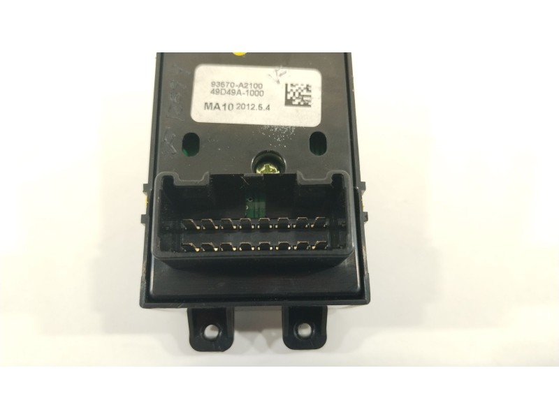 Recambio de mando elevalunas delantero izquierdo para kia cee´d spirit referencia OEM IAM 93670A2100  49D49A1000