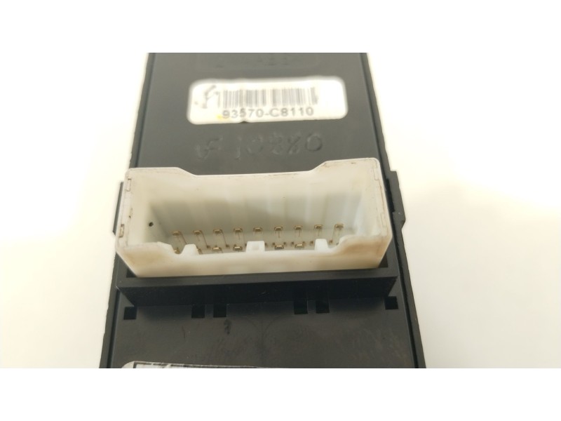 Recambio de mando elevalunas delantero izquierdo para hyundai i20 go! brasil referencia OEM IAM 93570C8110  