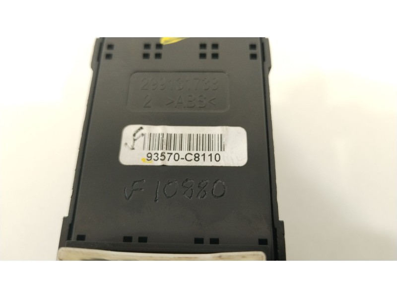 Recambio de mando elevalunas delantero izquierdo para hyundai i20 go! brasil referencia OEM IAM 93570C8110  