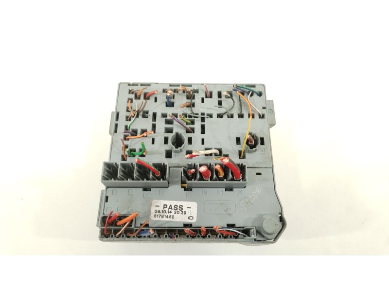 Recambio de caja reles / fusibles para ford ka (ccu) grand prix iii referencia OEM IAM 51781452  