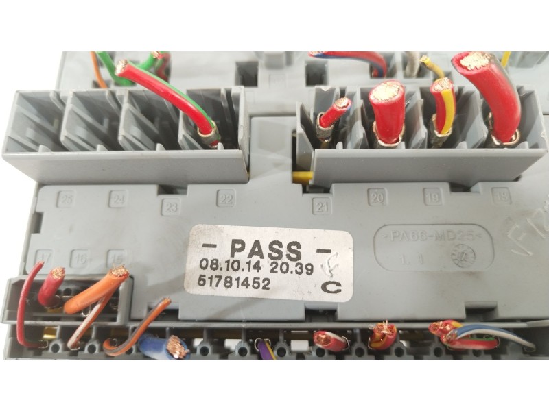 Recambio de caja reles / fusibles para ford ka (ccu) grand prix iii referencia OEM IAM 51781452  