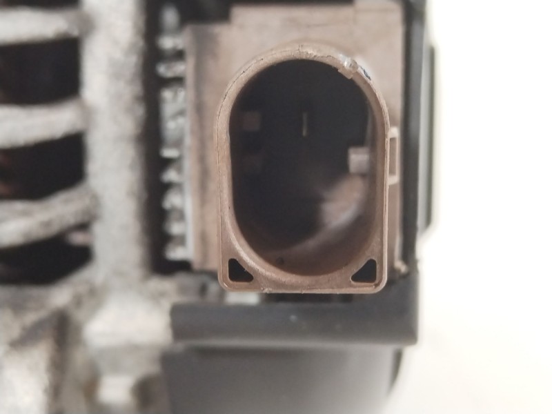 Recambio de alternador para kia cee´d (jd) 1.6 crdi 136 referencia OEM IAM 373002A750  MS1042113580