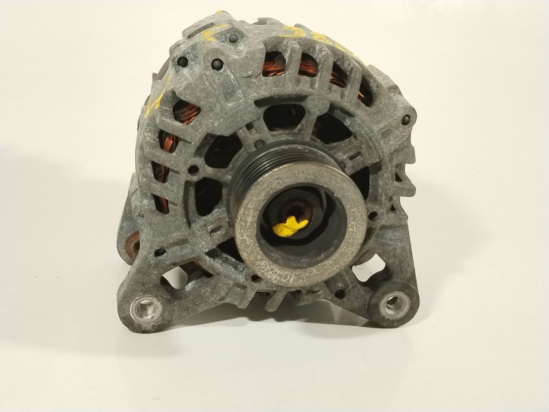 Recambio de alternador para renault clio iii emotion referencia OEM IAM 8200654541A  TG9B042