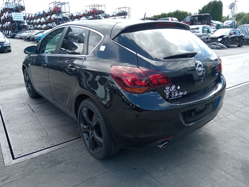 opel astra j (p10) del año 2010