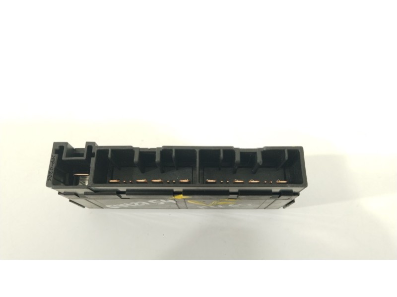 Recambio de caja reles / fusibles para toyota auris (_e18_) 1.6 (zre181_, zre185_) referencia OEM IAM 8264147020  72818502