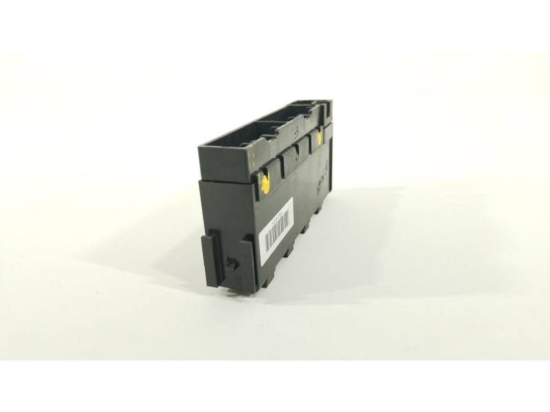 Recambio de caja reles / fusibles para toyota auris (_e18_) 1.6 (zre181_, zre185_) referencia OEM IAM 8264147020  72818502