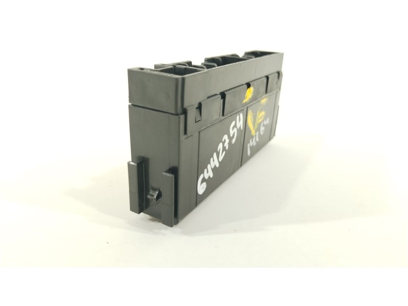 Recambio de caja reles / fusibles para toyota auris (_e18_) 1.6 (zre181_, zre185_) referencia OEM IAM 8264147020  72818502