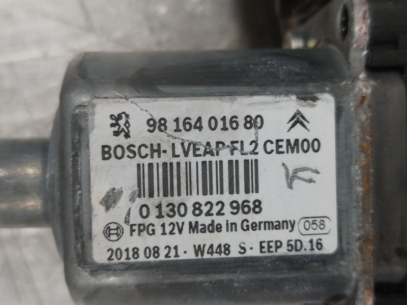 Recambio de elevalunas delantero derecho para peugeot 208 1.2 12v vti referencia OEM IAM 9816402080  9816401680